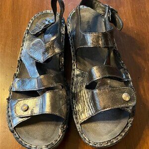 Women's Size 39 Naot Fleur Leather Sandal